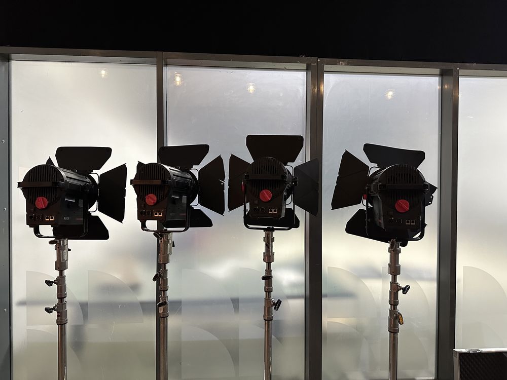 lampy led fresnel Rayzr 7 300w z bateria siwtlo filmowe jak arri