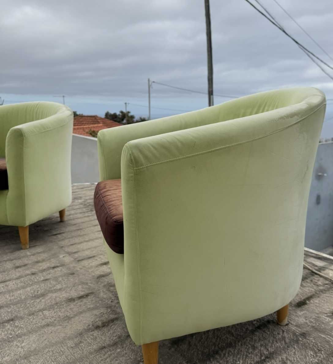 Cadeirões verde e castanhos (com algum uso) - 100€