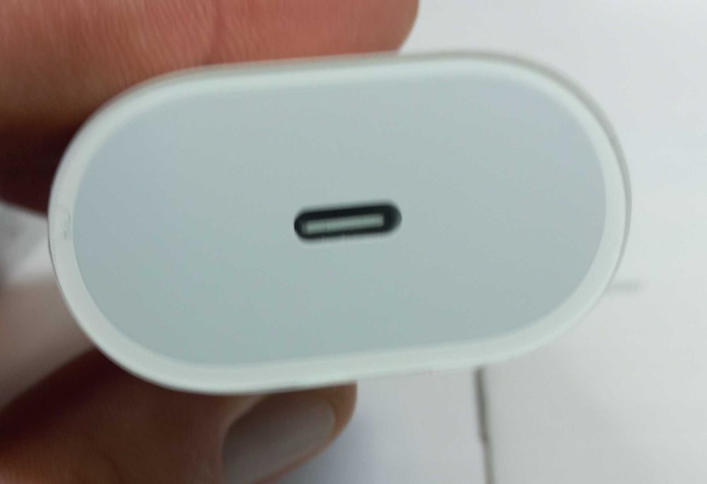 швидка зарядка для Apple 20W USB-C Power Adapter iPhone/iPad  20W