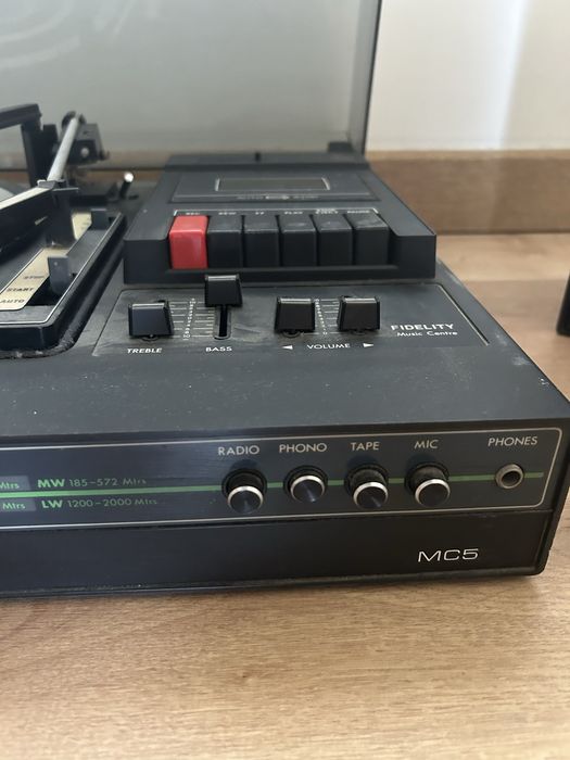 Antigo Gira Discos Fidelity Music Centre com Colunas