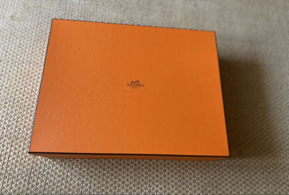Caixa vazia com fita da Hermès  - Nova