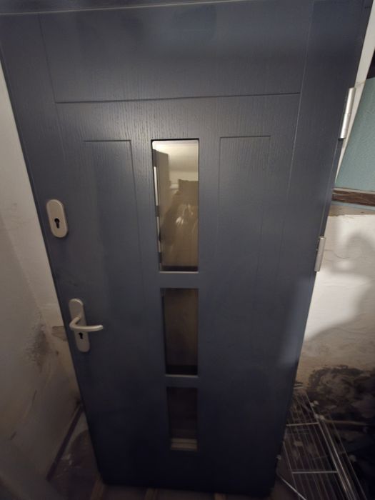 Drzwi drewniane zewnętrzne nowe