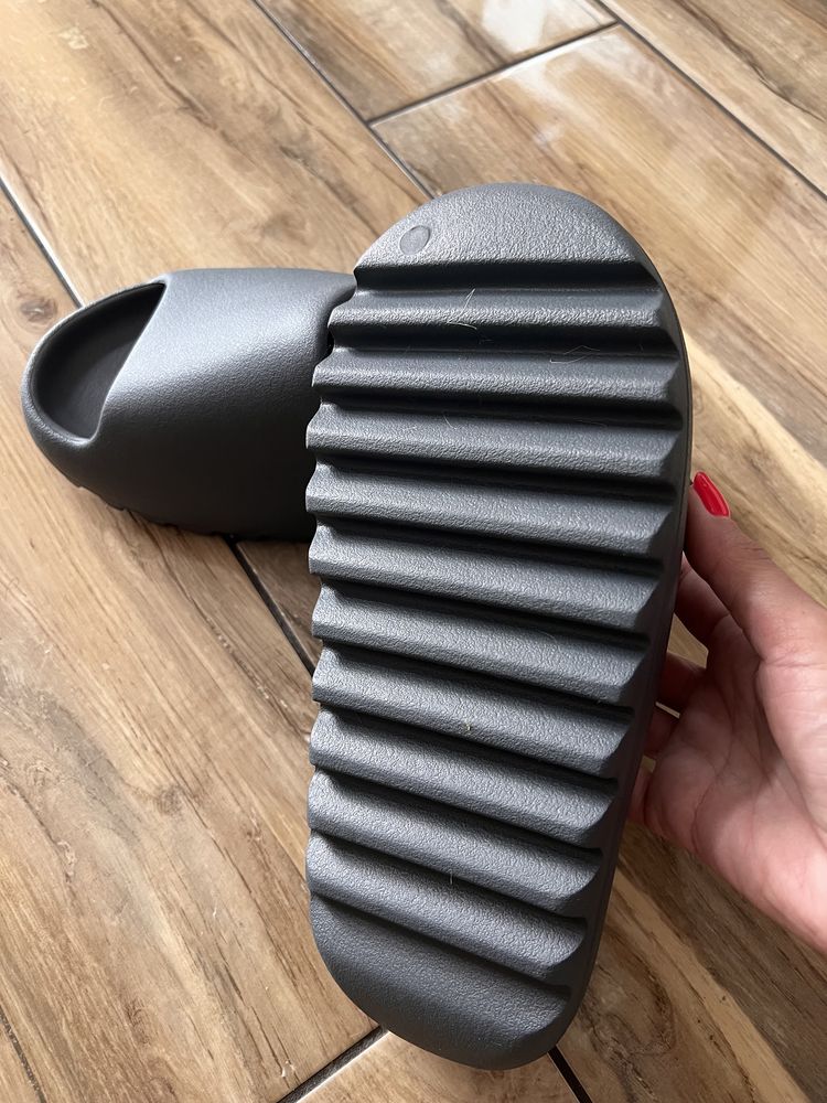 Yeezy slide rozm. 43,  26,5 cm nowe