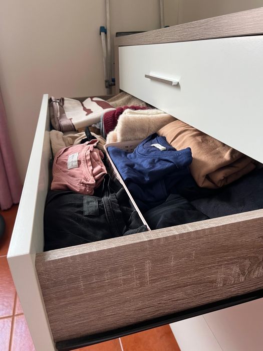 Cómoda , usada mas em bom estado. Boa arrumação.