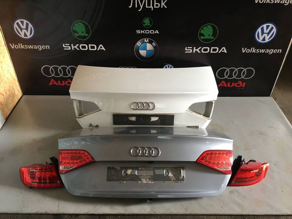 Кришка багажника кляпа ляда стоп габарит ауди ауді audi a4b8