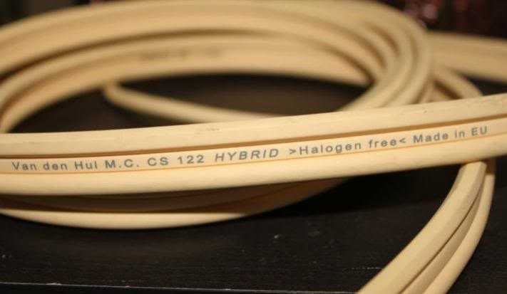 Продам акустический кабель Van Den Hul.