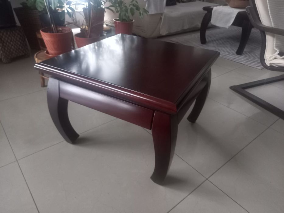 Stolik kawowy mahoń