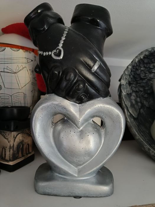 Figurka splecione dłonie