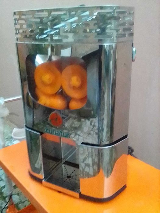 MAQUINA DE SUMOS CITRINOS ESPREMEDOR  ZUNATUR