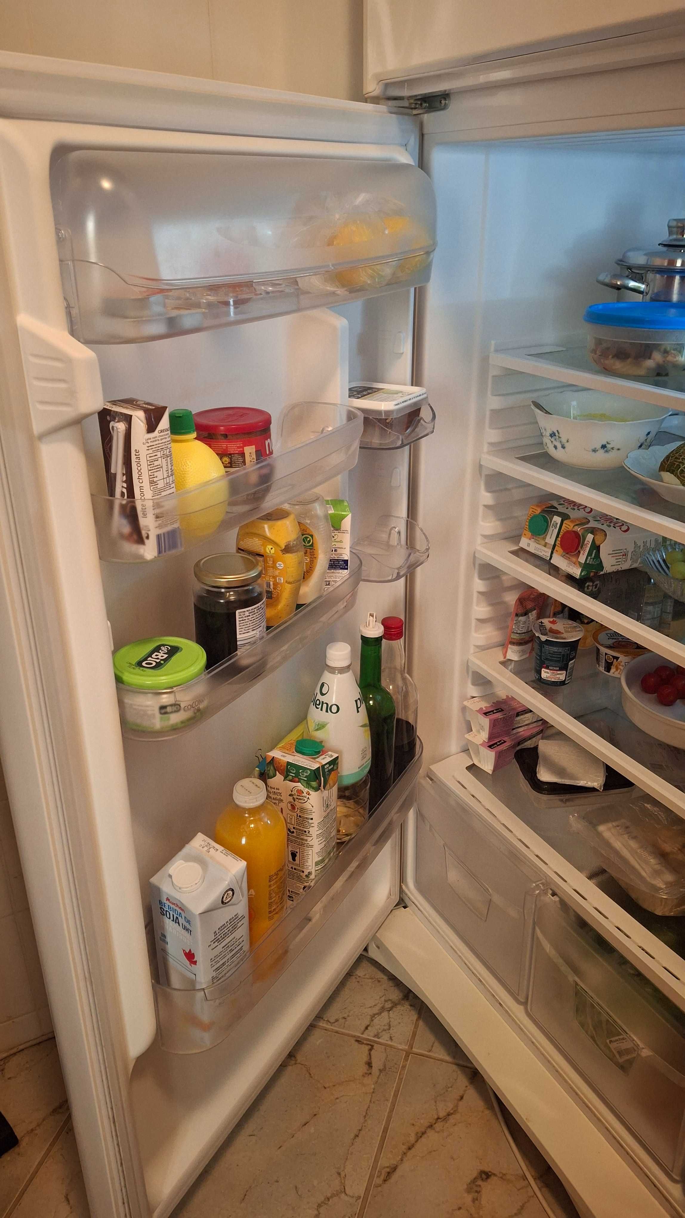 Frigorífico Indesit Combinado 2 portas