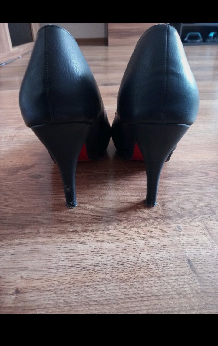 Buty na  obcasie