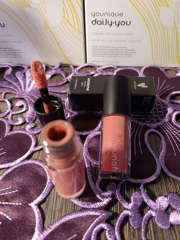 Błyszczyk do ust od Younique
