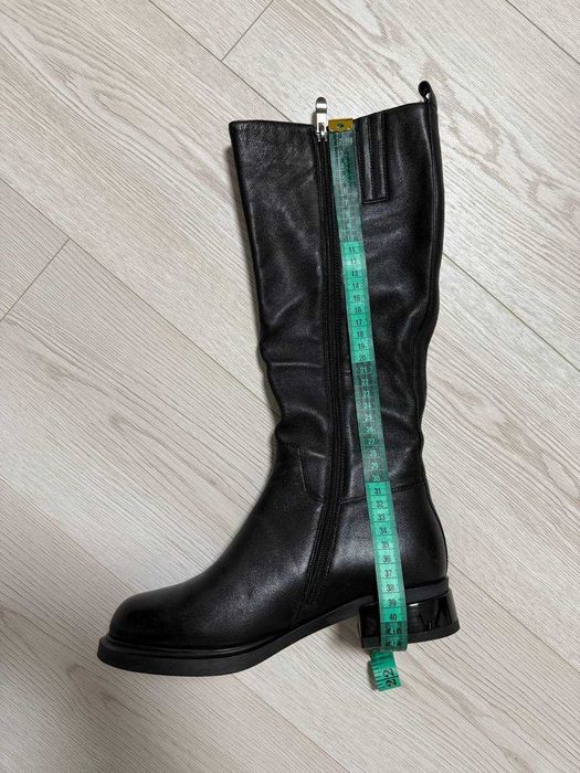 Жіночі зимові чобітки шкіряні чорні