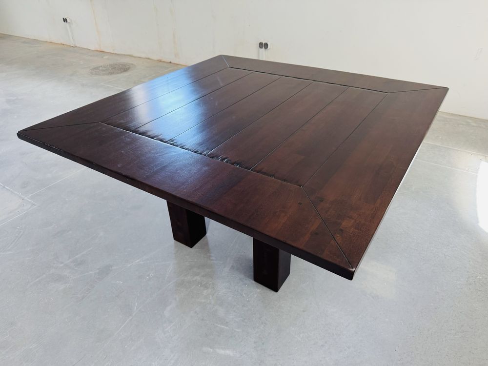 Duży dębowy, kwadratowy stół belgijskiej marki HH 150cmx150cm,wys.78cm