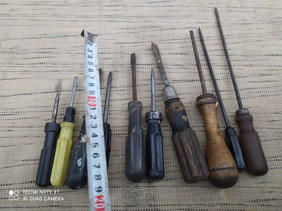 Крім 7.Херсон. Набор отвёрток разных размеров, в залишку крім 7 зліва.