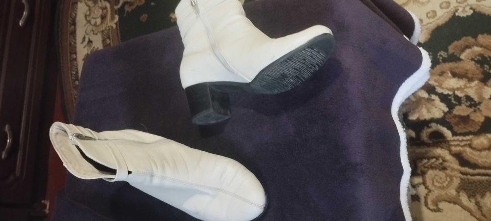 Продам чобітки жіночі б/у