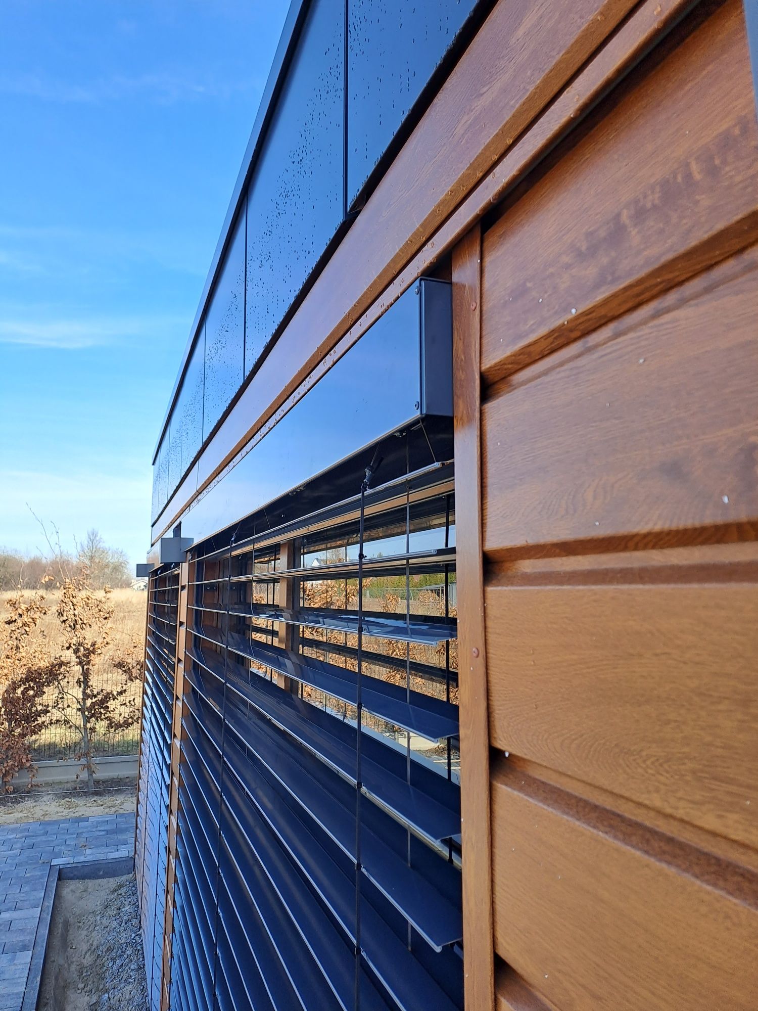 Żaluzje fasadowe z 90 c 80 , pergola aluminiowa , rolety