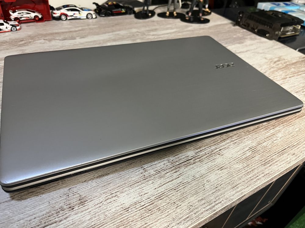 Portátil ACER aspire V