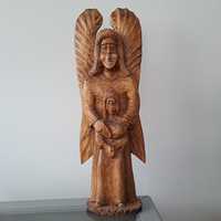 Drewniana rzeźba anioła