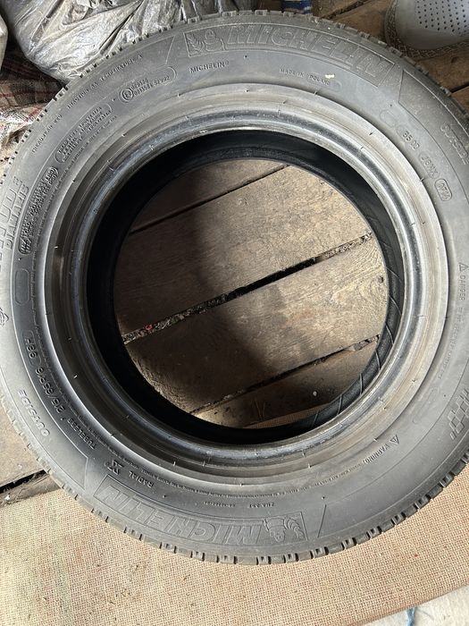 Автомобільні шини 4 шт Michelin розміром 215/65 R16 98H
