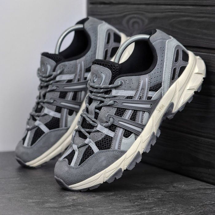 Кросівки Nike
• Розміри: 40(25,5 см), 41(26 см), 42(26,5 см), 43(27,5
