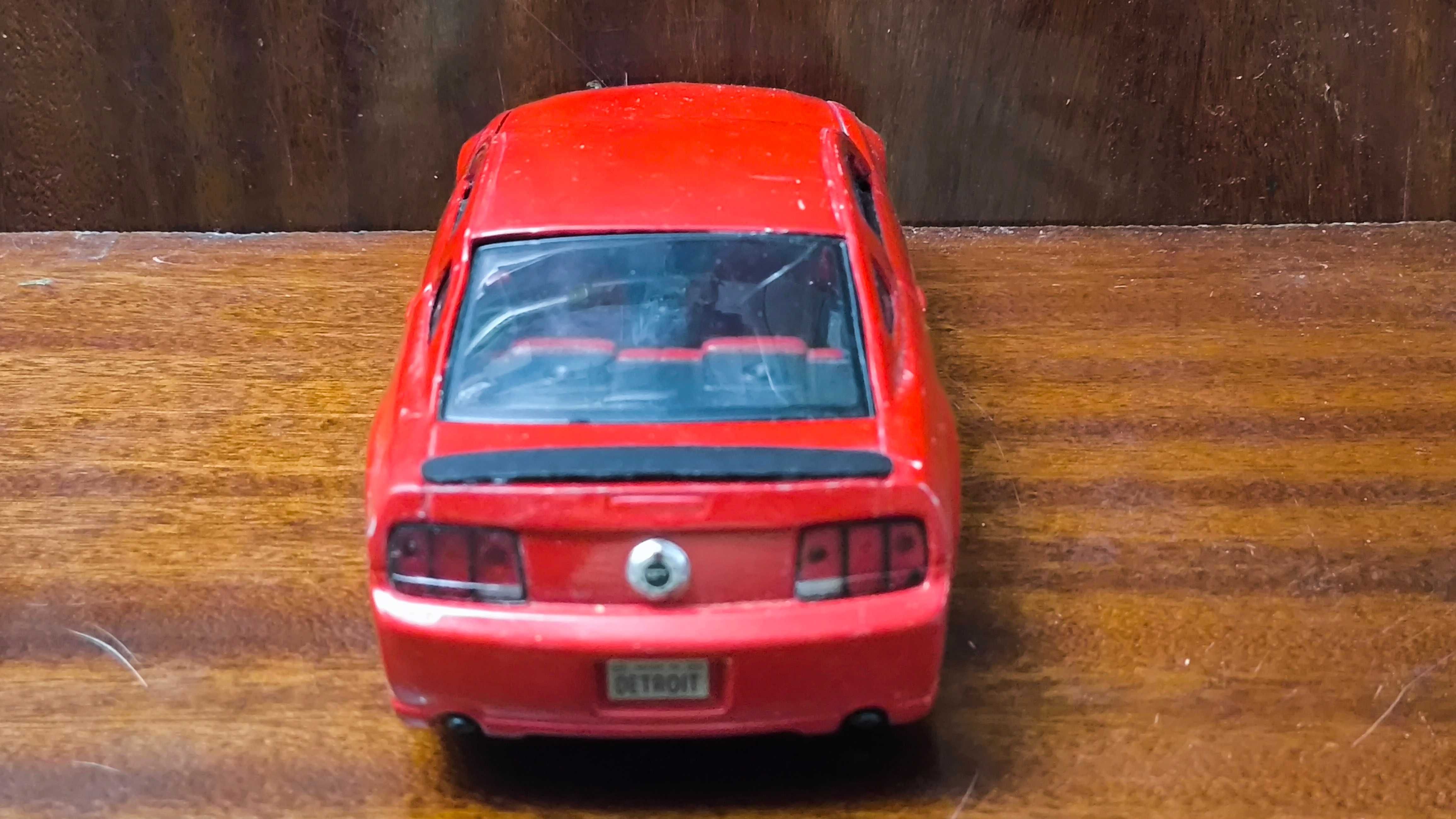 Машинка Ford Mustang GT 2006 1/24 Maisto
