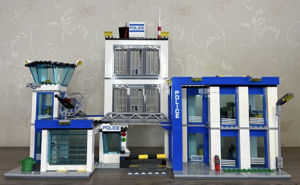Конструктор Lego city 60047 в отличном состоянии.