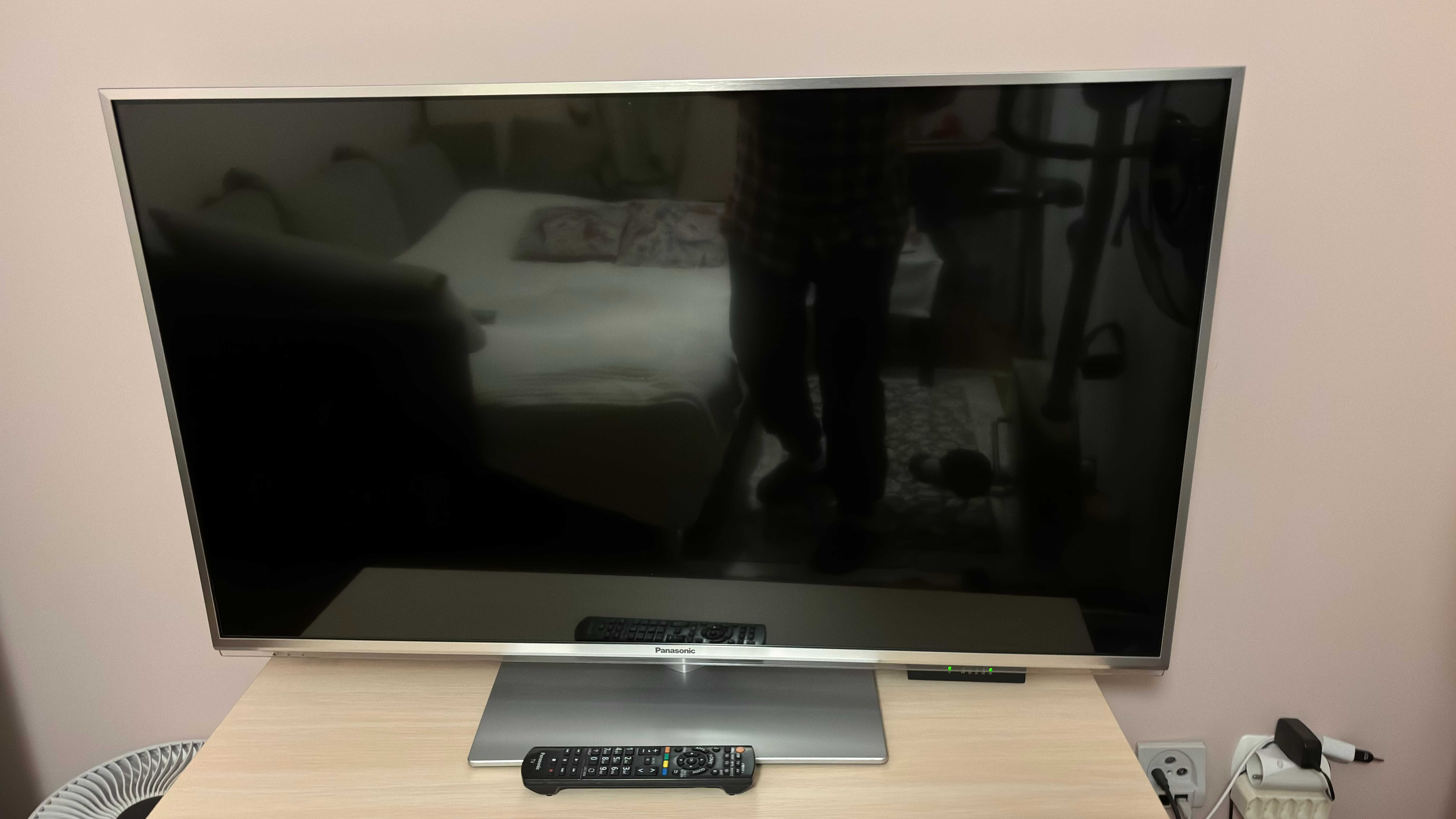 Telewizor LCD 3D PANASONIC TX-L42ET60E + 2 pary okularów 3D