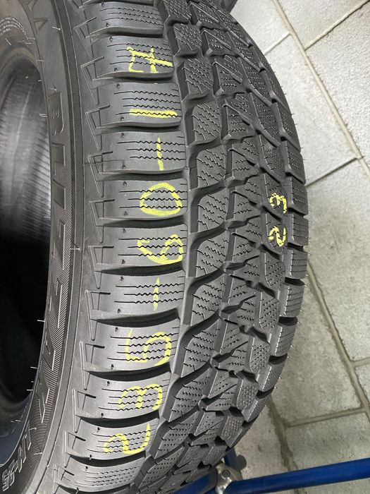 Зимові шини 235/60 R17 (102H) BRIDGESTONE