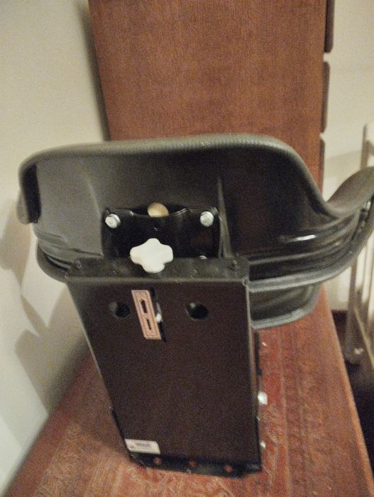 Banco de trator novo