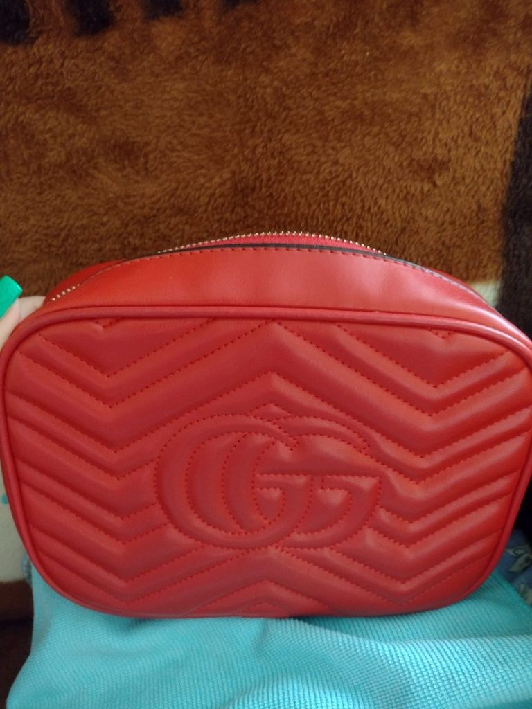 Czerwona torebka Gucci GG dwustronna