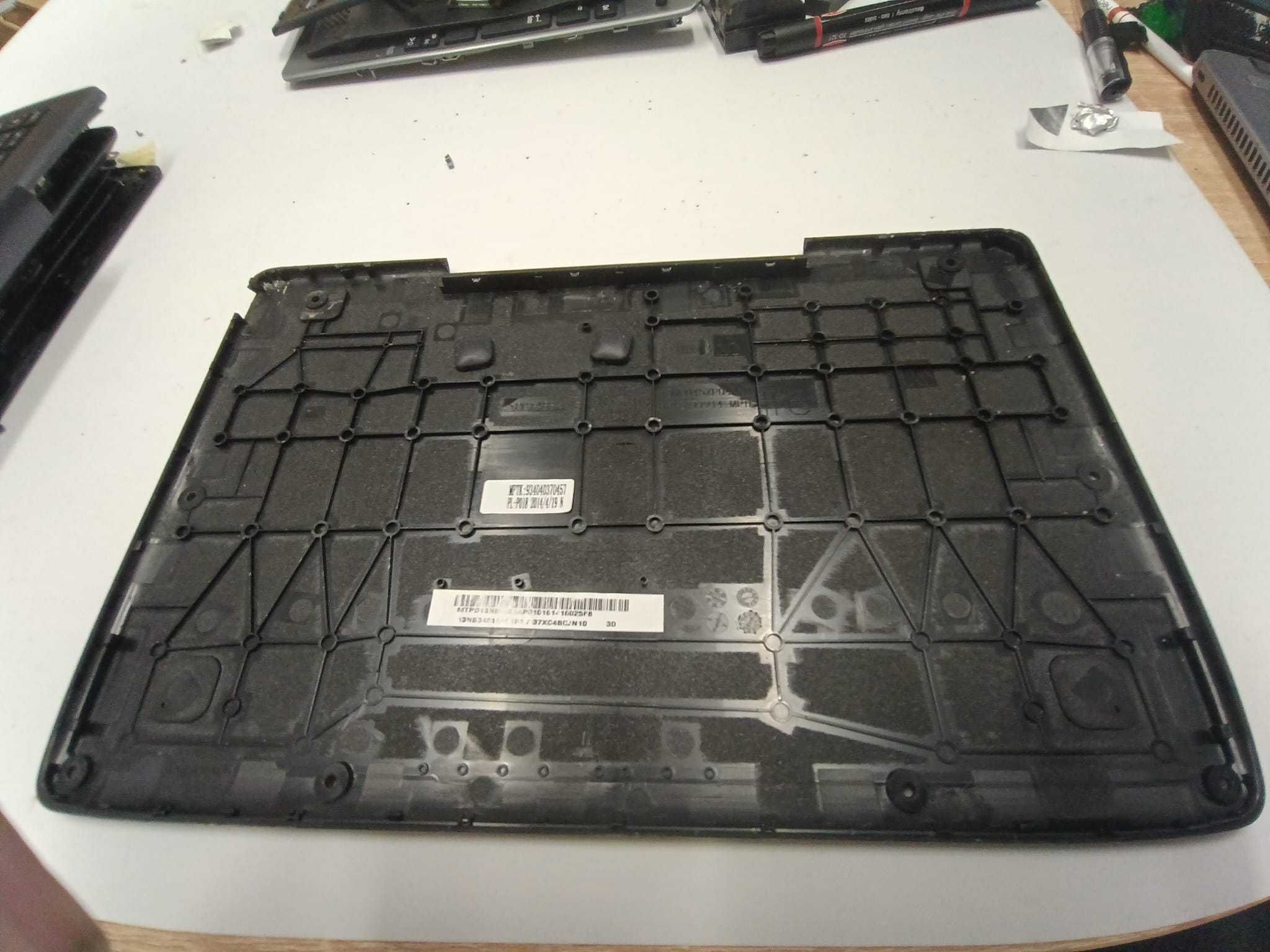 Dolna obudowa laptopa Asus T100T.