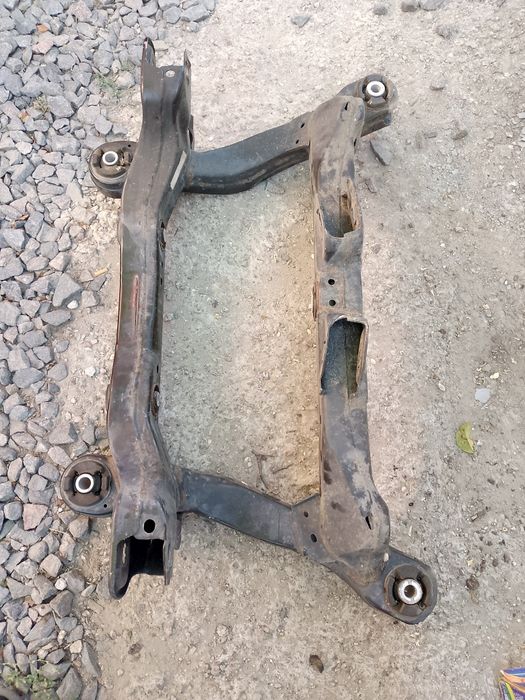 Продам заданий Підрамник джип чероки jeep Cherokee