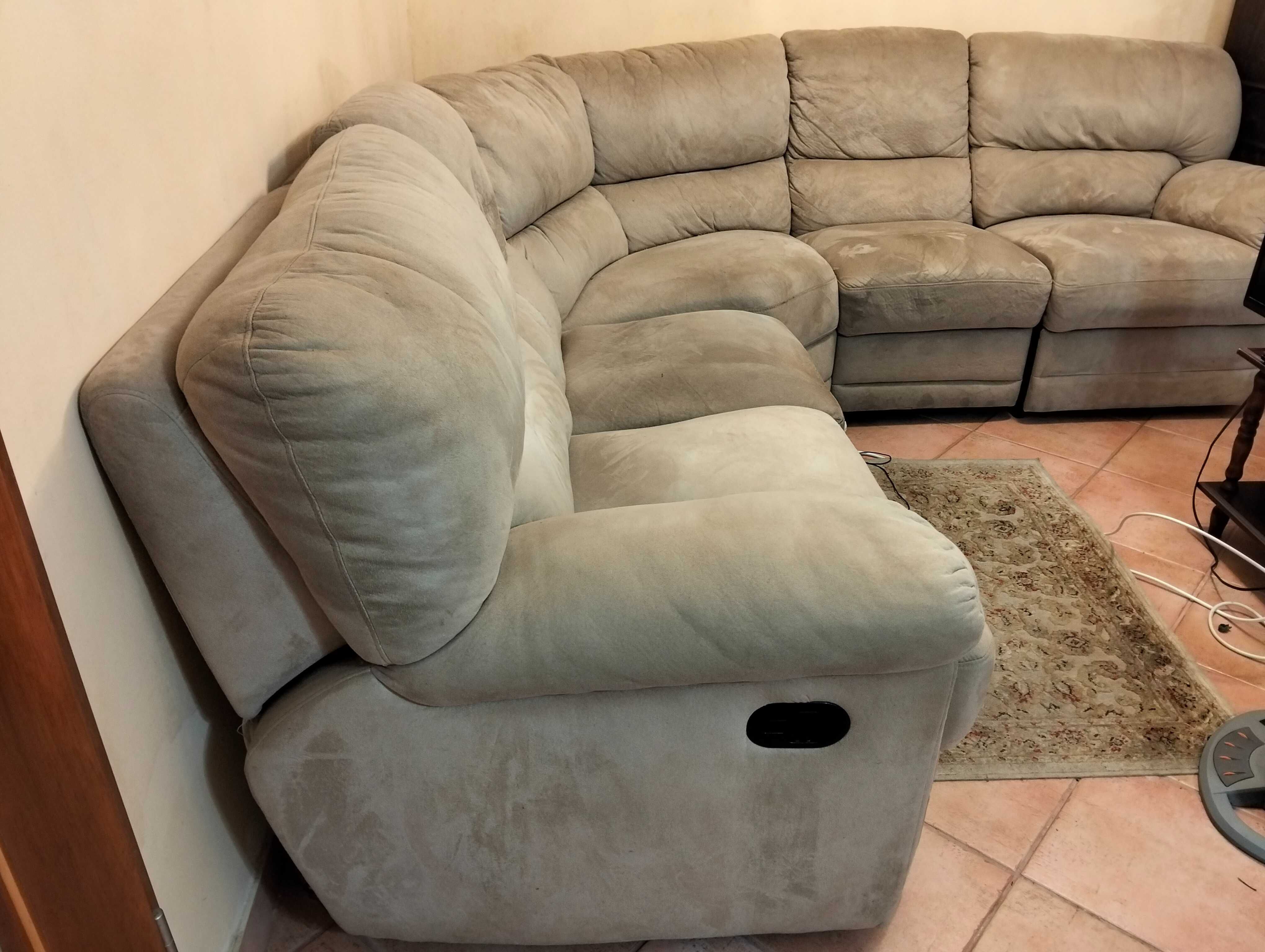 Sofá modular em bom estado, com descanso de pernas