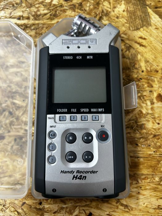 Zoom H4n recorder