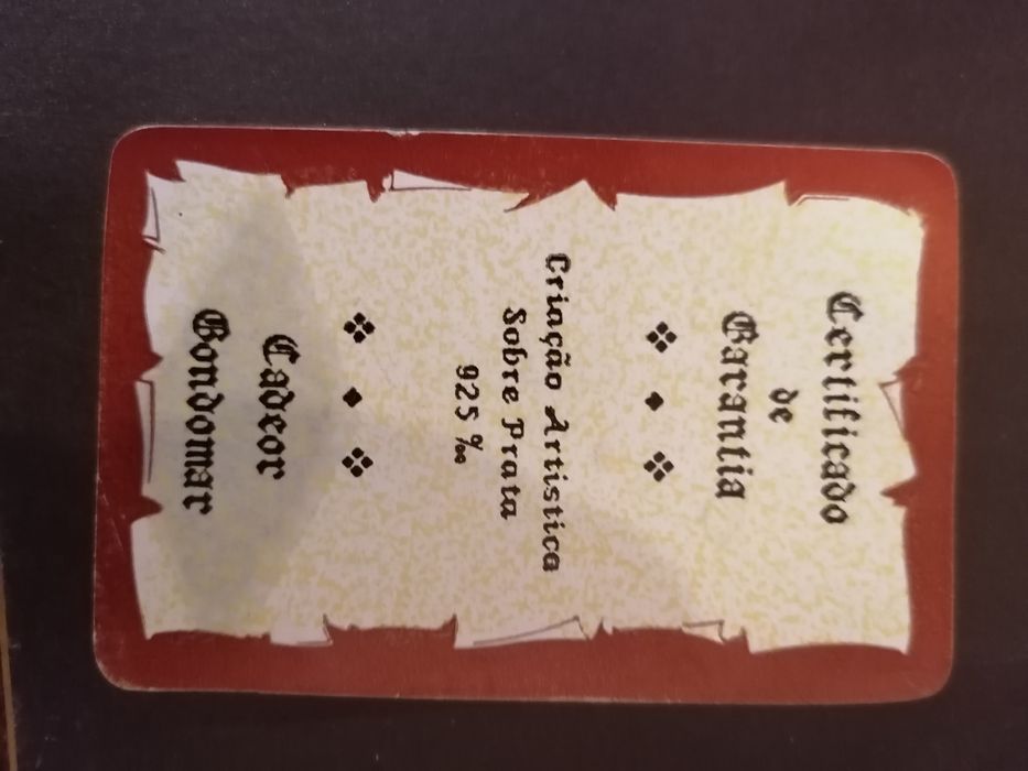 Quadros com criação artística sobre placa de prata