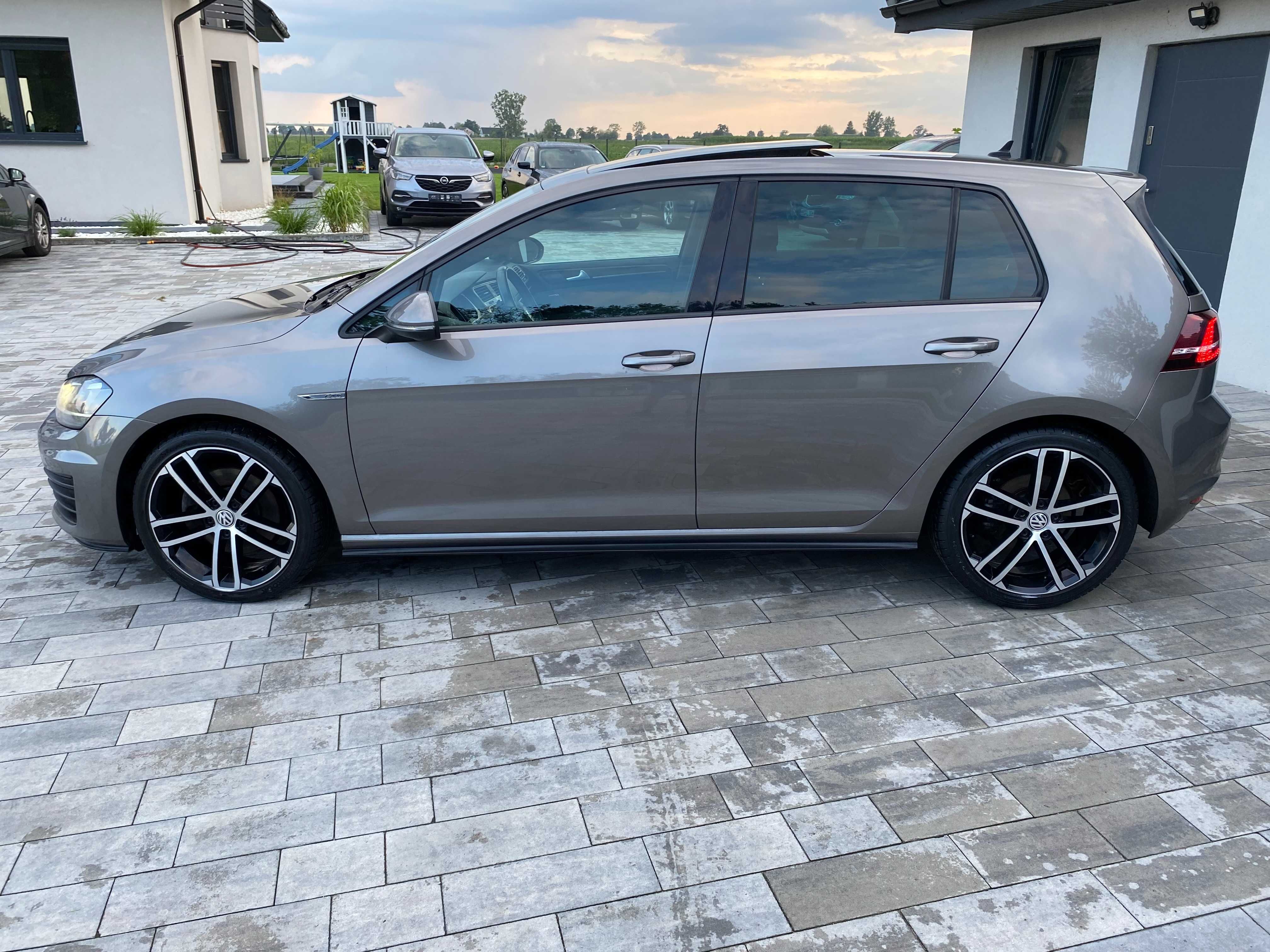 VW Golf VII GTD 2.0 TDI DSG alusy klimatronik Panorama pdc nawi  2015!