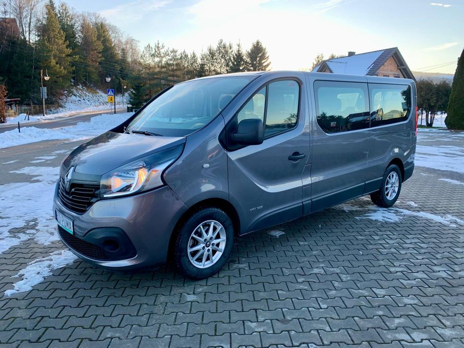 Renault Trafic 9 osobowy 2017 r nawiewy 205 tys przebiegu fv 23%