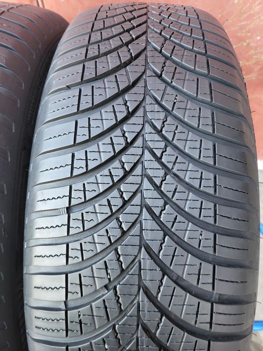 225/60/18 R18 GoodYear Vector4Seasons 2шт ціна за 1шт шини