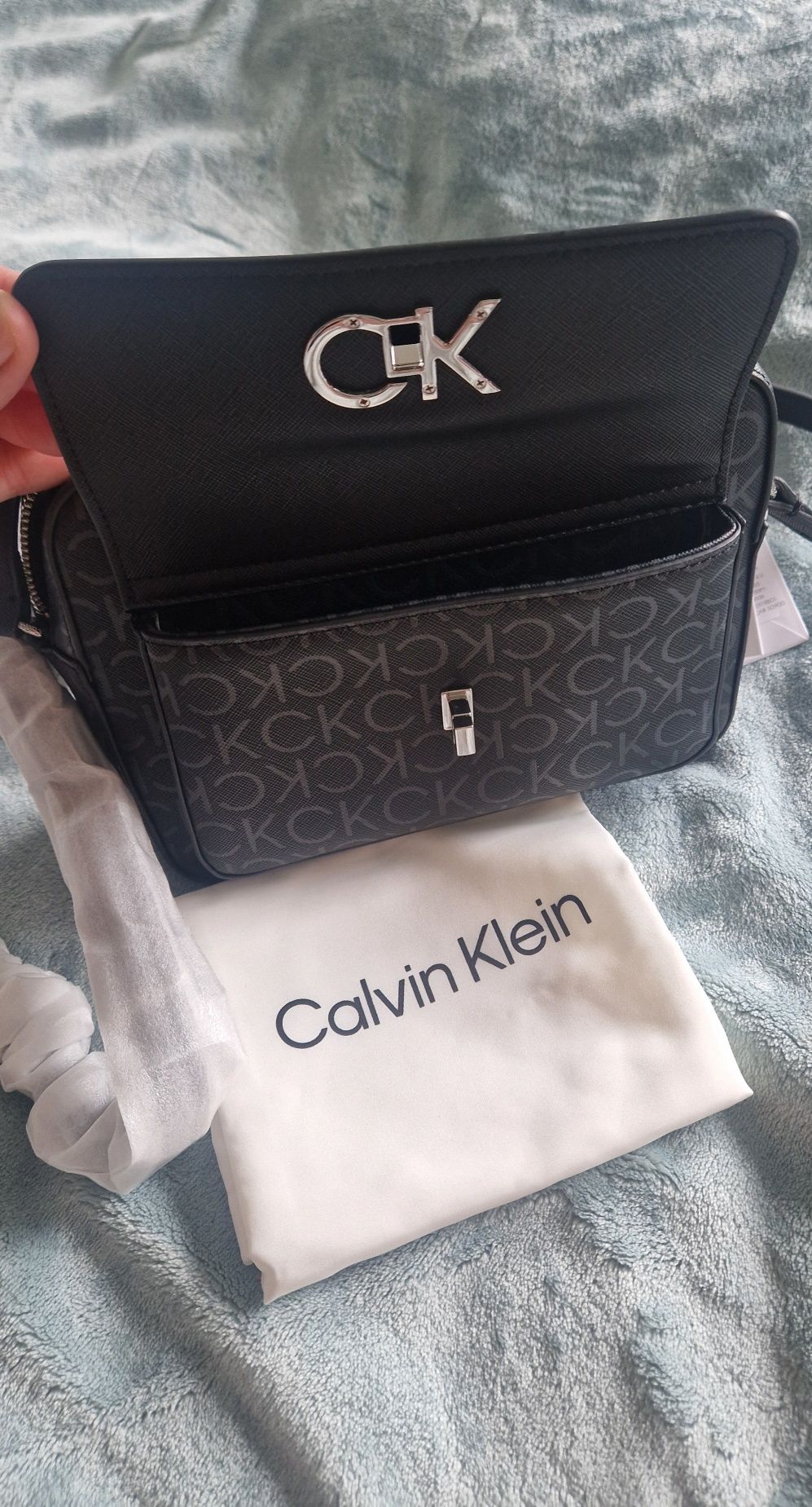 Calvin Klein torebka Re- lock Camera bag mono