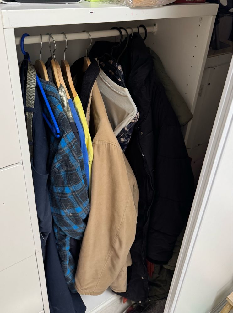 Szafa stuva ikea malowan na czerowna na wieszaki