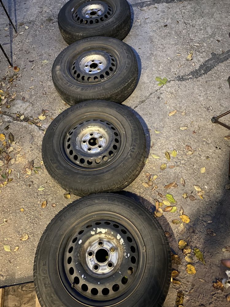 Шина с дисками б/у 205/75 R16C