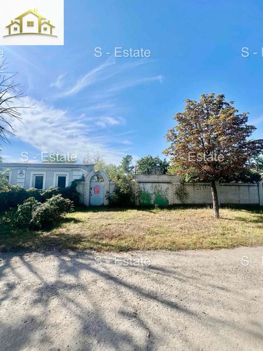 Продам дом под реконструкцию участок 10 соток+