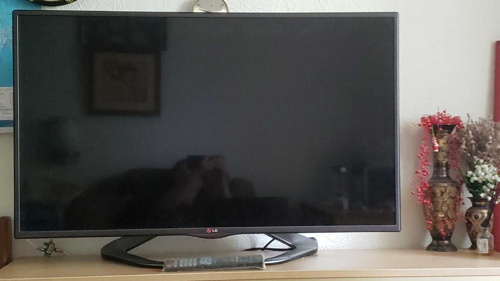 Смарт телевизор LG 42LA620S в отличном рабочем состоянии.
