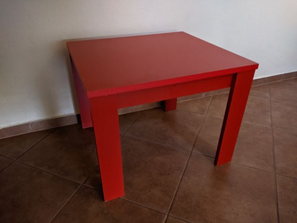 Stolik kawowy czerwony niski 55x50x42 cm