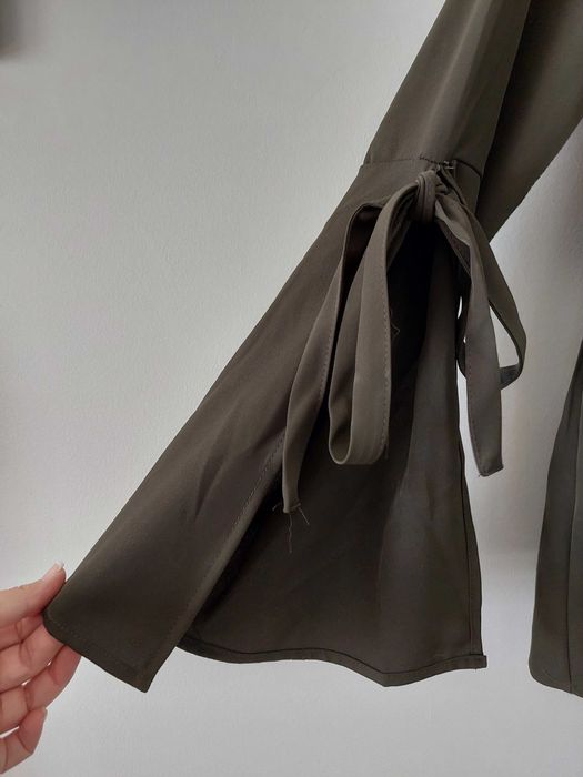 Vendo blusa meia estação com mangas abertas