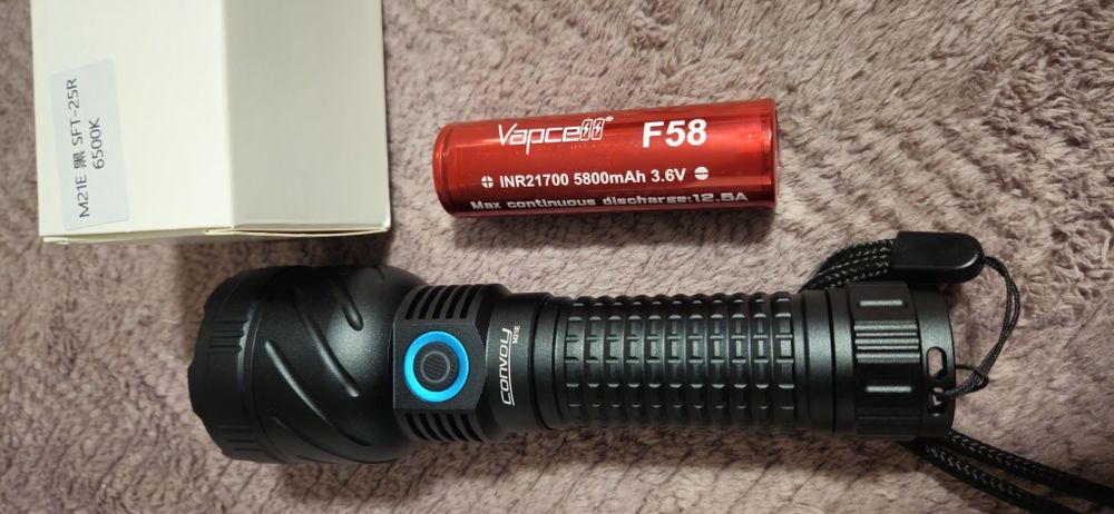 Nowa latarka Convoy M21E, szperacz, dioda SFT-25R, akumulator 5800mAh