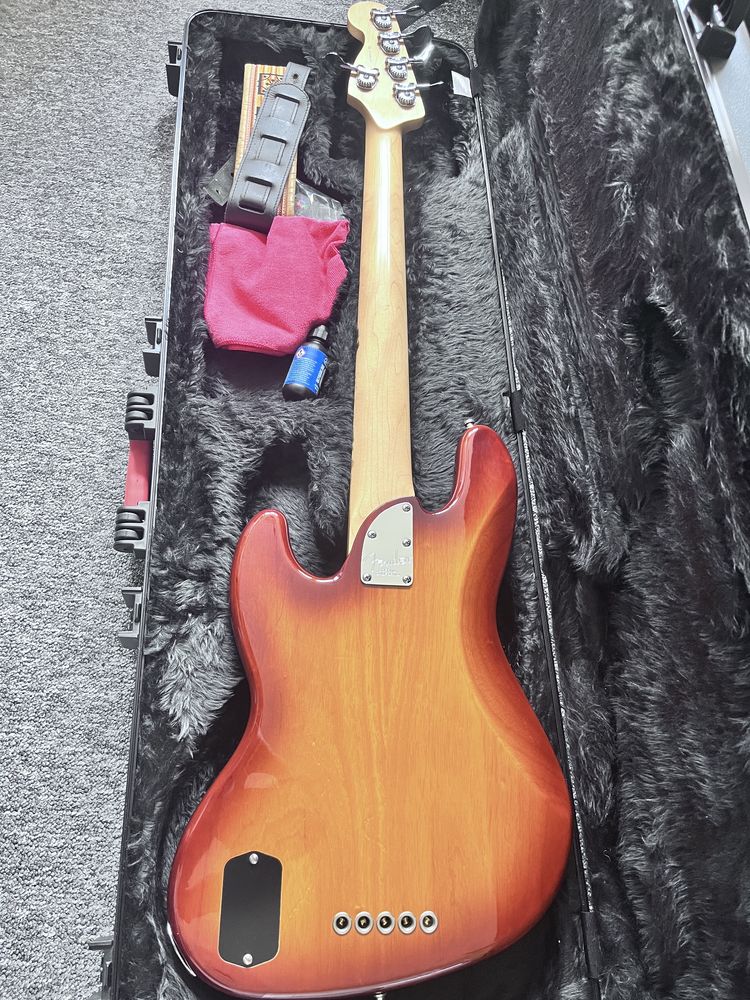 Gitara basowa Fender Jass Bass Elite USA