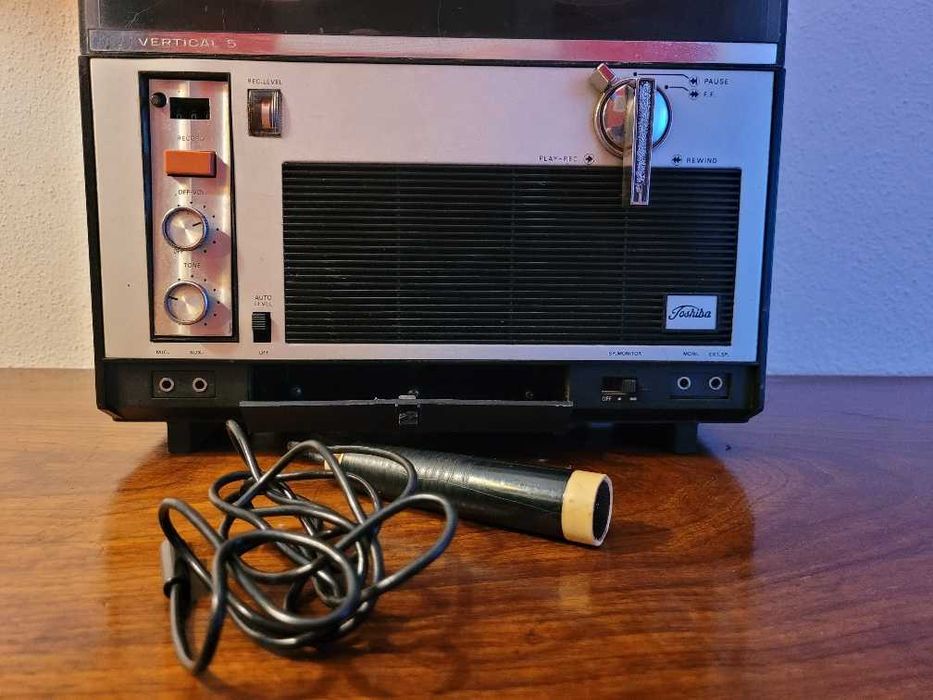 vintage 1960 Toshiba Tape Recorder GT-601V Gravador antigo c/ Bobines