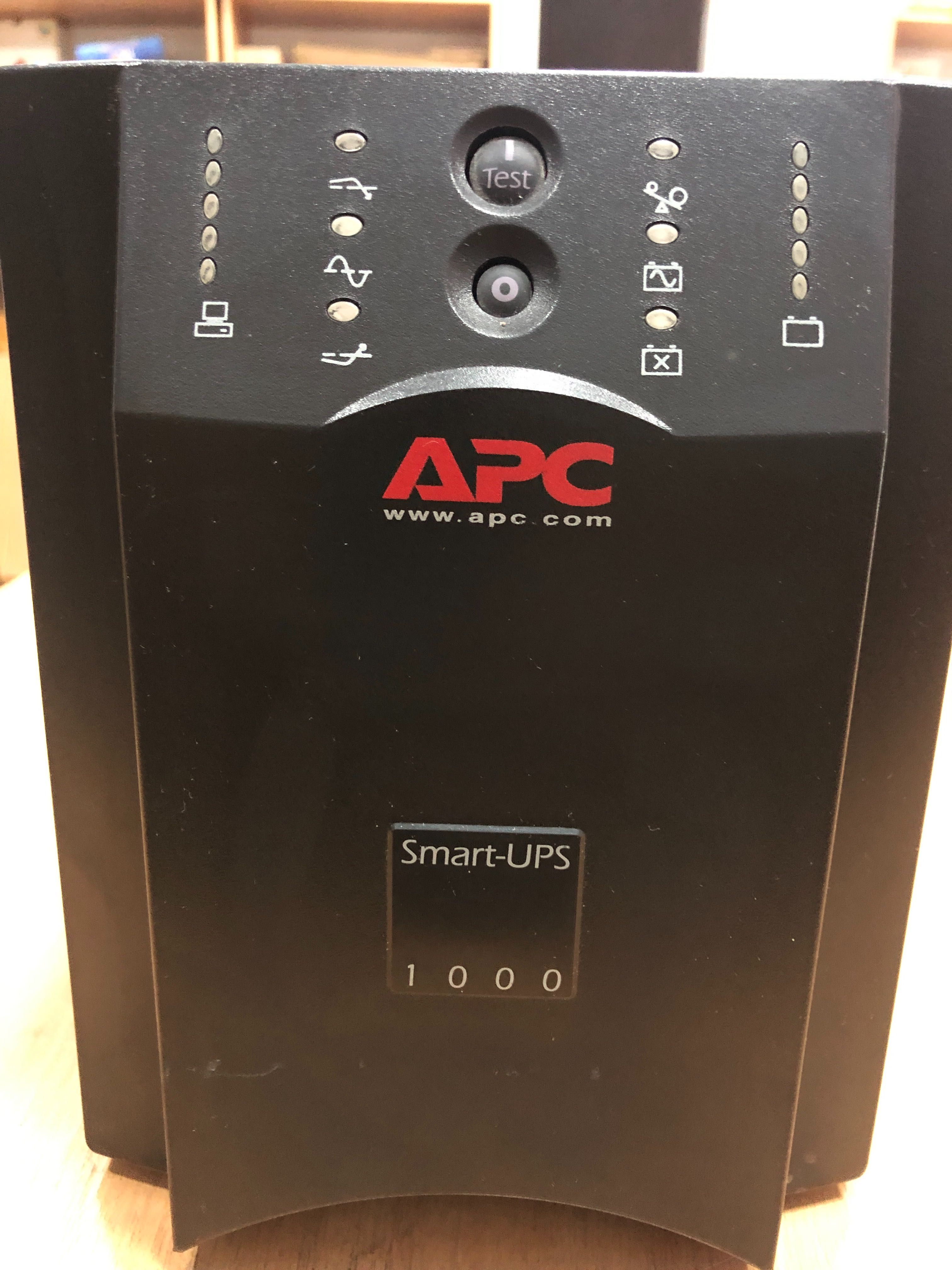 Бесперебойник УПС APC 1000i